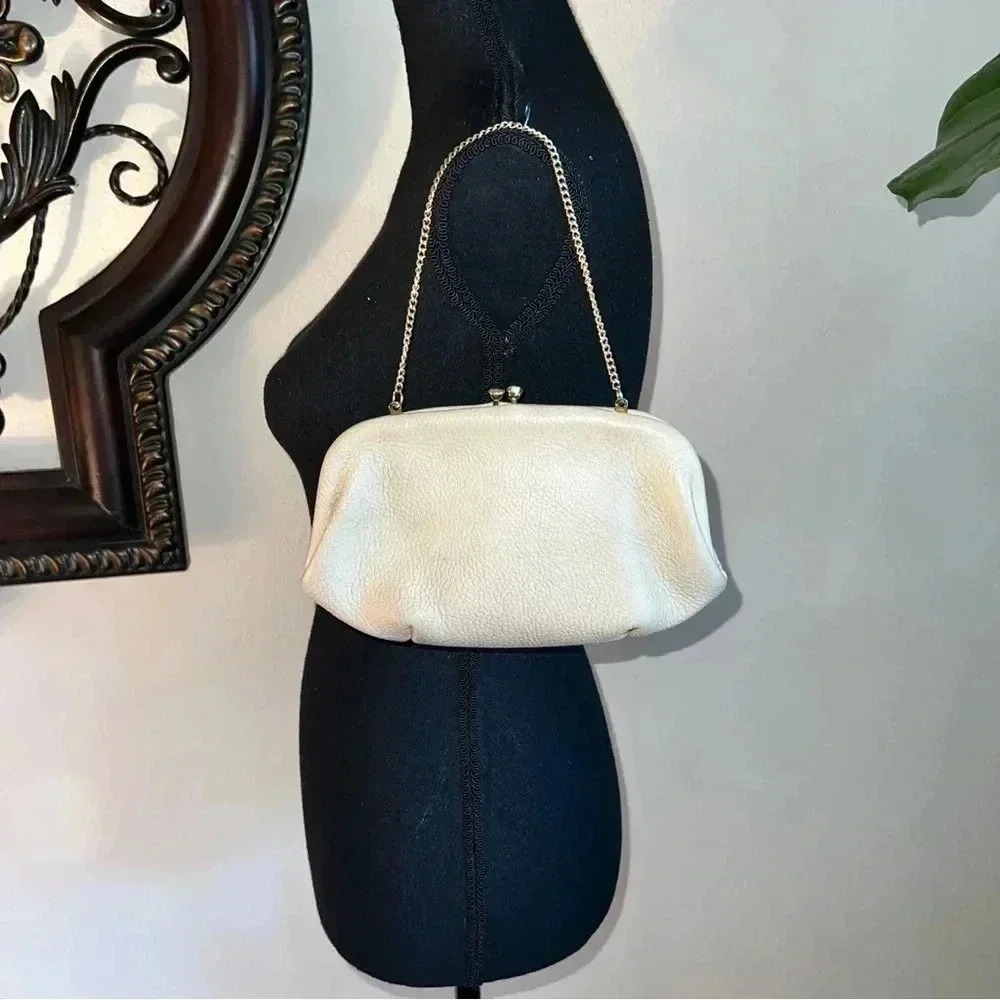Women’s Pebble Leather Creamy Taupe Pouch Kiss Snap Vintage Purse Clutch